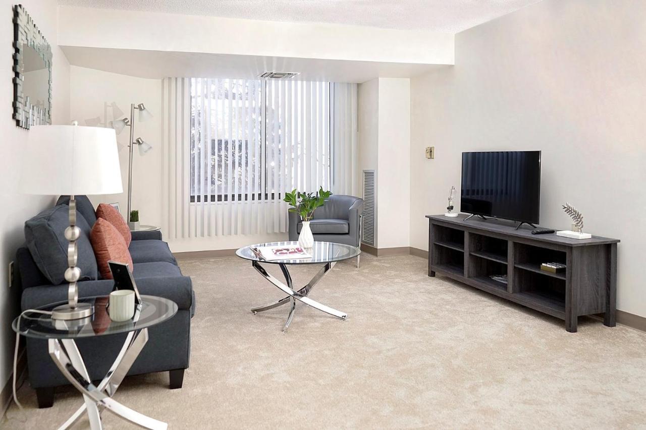 Short Term Rentals At The Park At Trowbridge Senior Community Southfield Exterior photo